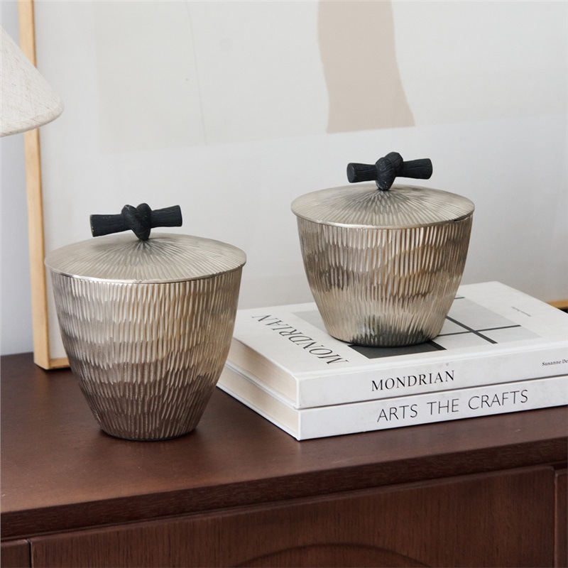 Decor Lighting India - India lichte luxe zilveren lijntextuur opbergpot